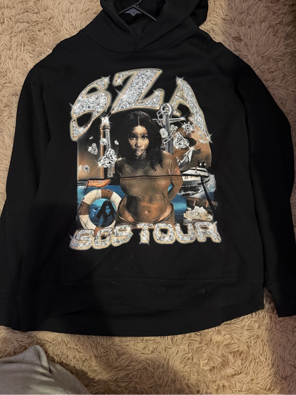 Black Graphic Crew Sweatshirt – Women's Scoop-Neck Style